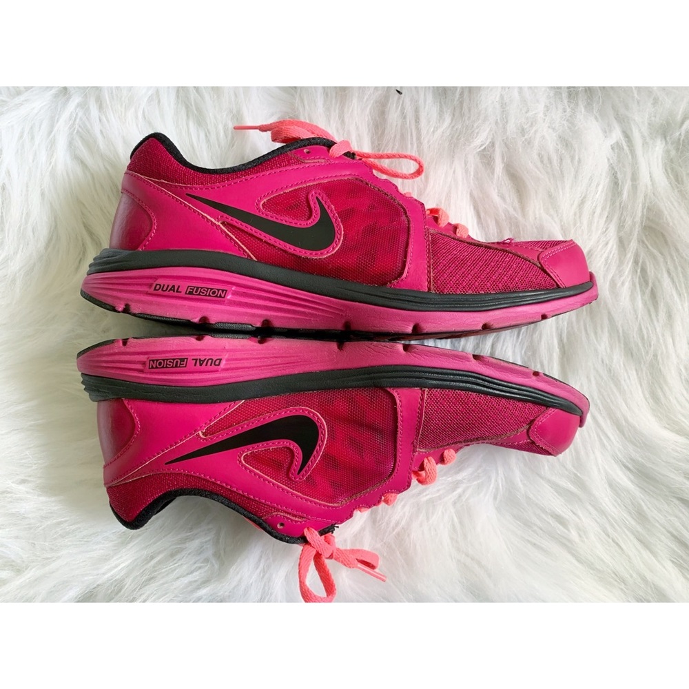 Pink Nike duel fusion tennis shoes